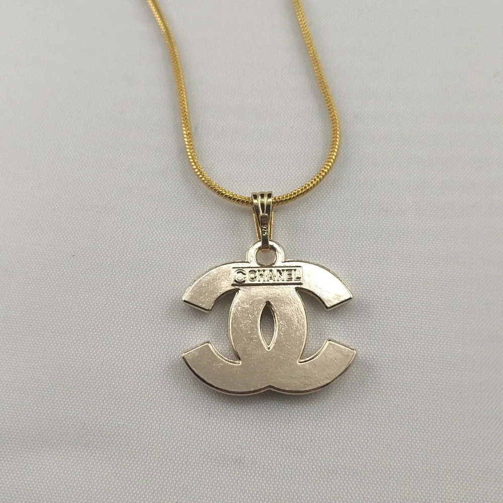 CHANEL Gold stamped 18k chain Necklace with Black CC Pendant - Picture 4 of 5